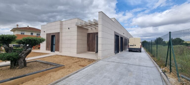 UNIF - Vivienda unifamiliar aislada parcela 10 en urb. golf guadiana (Badajoz)