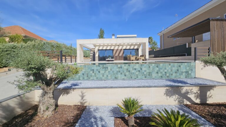 UNIF - Vivienda unifamiliar aislada parcela 10 en urb. golf guadiana (Badajoz)