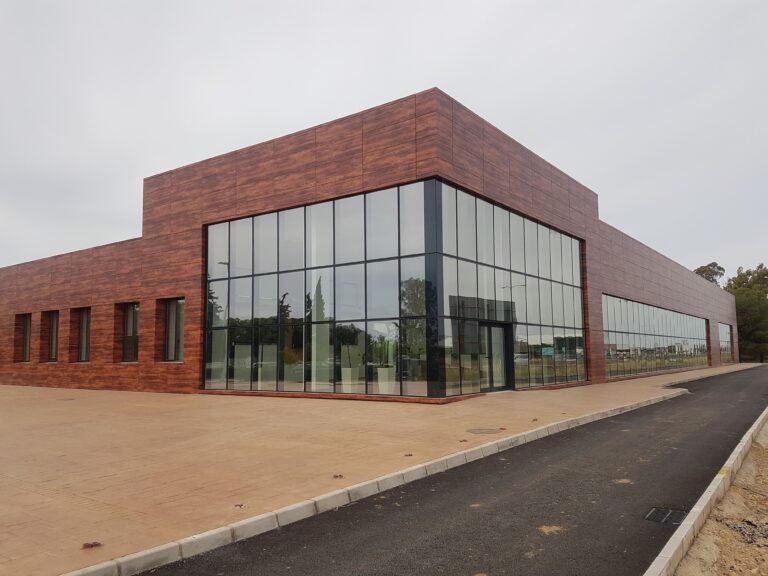 EQUIPAMIENTO - Escuela de Negocios en Zafra