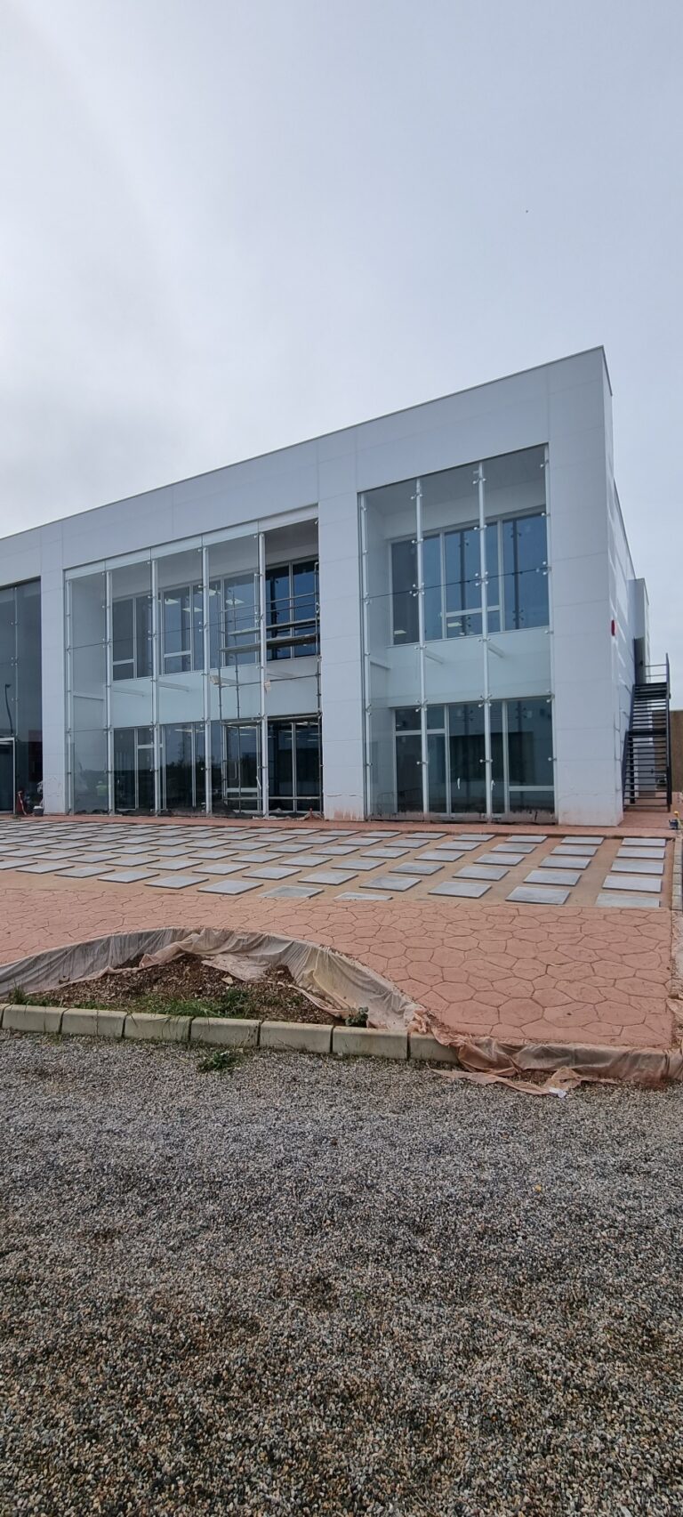 EQUIPAMIENTO - OFICINAS PARA USOS COMPARTIDOS en ZafrA