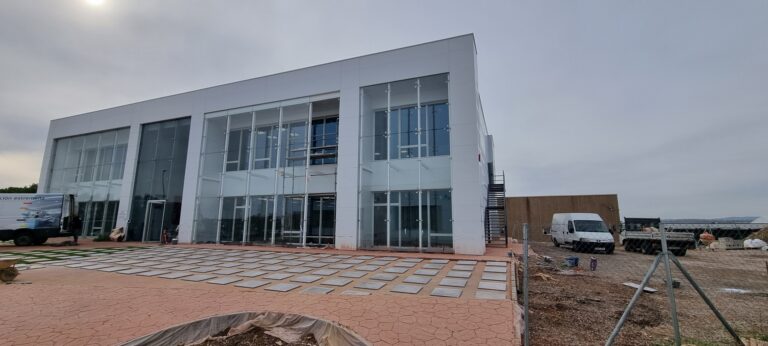 EQUIPAMIENTO - OFICINAS PARA USOS COMPARTIDOS en ZafrA