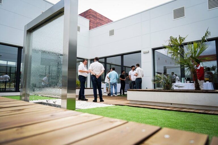 EQUIPAMIENTO - Escuela de Negocios en Zafra