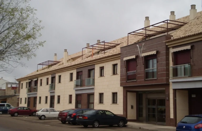 PLURIFAMILIARES - 78 VIVIENDAS, en Calle Avellano, UA.-30, BADAJOZ