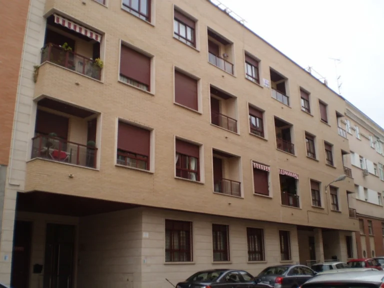 PLURIFAMILIARES - 19 VIVIENDAS EN Calle AMERICA en BADAJOZ