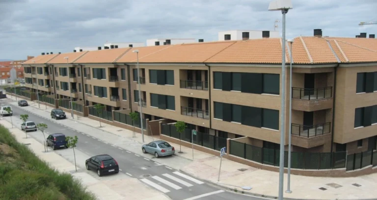 PLURIFAMILIARES - 84 VIVIENDAS EN MANZANA M-12 DEL PP. SUP-2.1 en CACERES